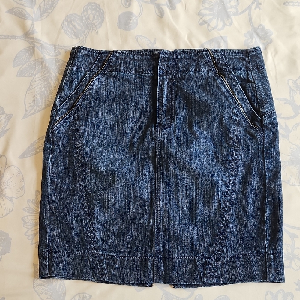 DKNY Jeans Zippered accent Denim Blue Skirt size 10